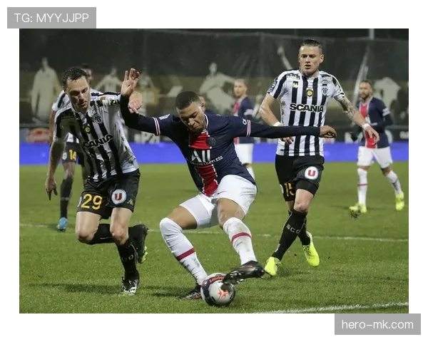 佛罗伦萨强势掌控比赛节奏,出色表现引球迷热议