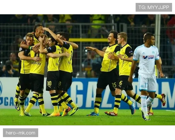 多特蒙德后防线坚如磐石，稳健防守成争冠关键助力