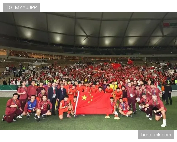 亚洲杯赛场展团结风采，国家队稳健表现引关注