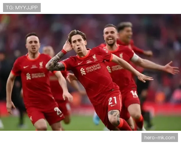 英超酒红军团战术革新成效显著，新赛季强势斩获开门红