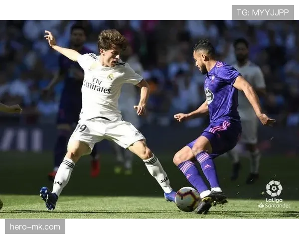 克罗斯与莫德里奇在控球分布上的偏向差异与体系转移趋势 克罗斯与莫德里奇在控球分布上的偏向差异与体系转移趋势