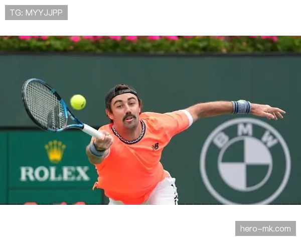 乔丹·汤普森训练完直接啃生鸡胸肉，这自律程度谁顶得住啊