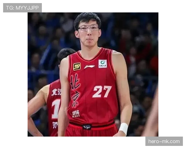 周琦又晒一组宅家照，沙发比我房子还气派，真想翻他购物车看看